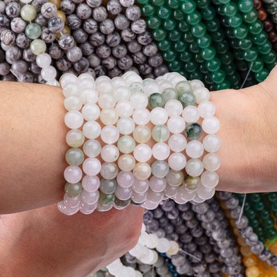 天山緑玉丸珠 天然結晶宝石 異なる珠のサイズ DIY 宝石制作のための松散な珠の糸