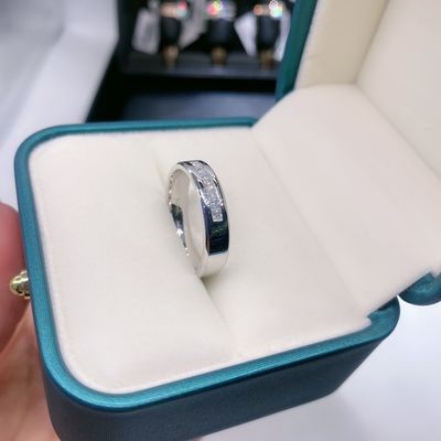 18k ゴールド モイサナイト ダイヤモンド 婚約指輪 カスタマイズされた色