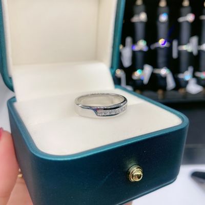 18k ゴールド モイサナイト ダイヤモンド 婚約指輪 カスタマイズされた色