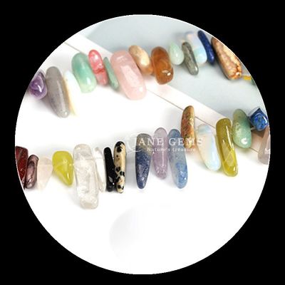 天然結晶宝石 不規則な歯の形 磨いたビーズ シップ 砂利 ゆったりなビーズ 糸 DIY ジュエリー製造
