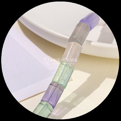 不規則なフロライト珠 結晶宝石 丸いチューブ 水滴形 形 ゆったりな珠 首飾りを作るためのスレッド