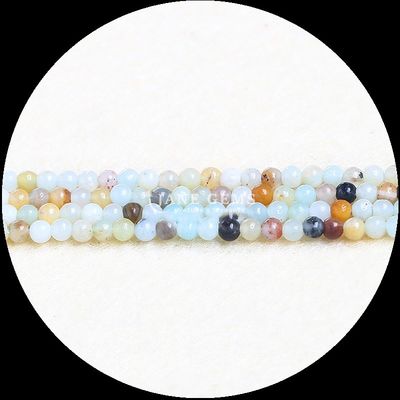 色とりどりの宝石の珠 丸切りの小さなツーマリンの結晶 松散な珠